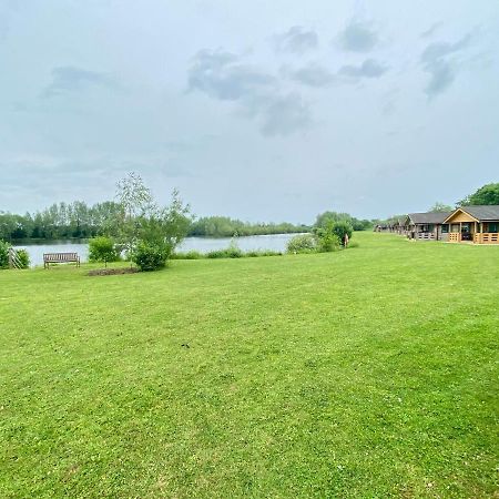 Reeds Lodge, Lake Pochard South Cerney Exterior foto