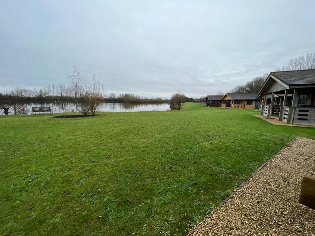 Reeds Lodge, Lake Pochard South Cerney Exterior foto