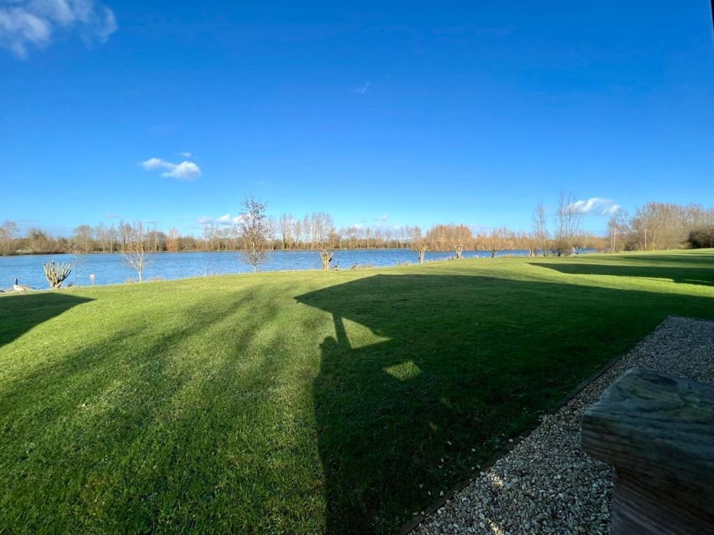 Reeds Lodge, Lake Pochard South Cerney Exterior foto