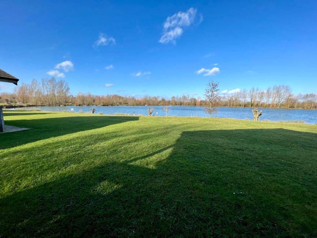 Reeds Lodge, Lake Pochard South Cerney Exterior foto